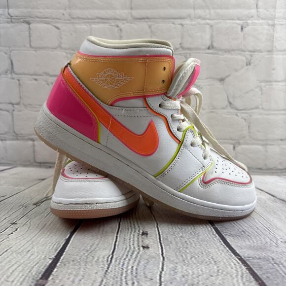 Nike Air‎ Jordan 1 Mid GS Edge Glow White Pink Blast CV4611-100 Size 6.5 VY - Picture 1 of 14